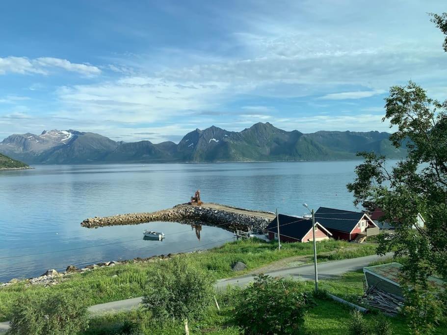 Leilighet I Rorbu Pa Kaldfarnes - Yttersia Senja Exterior foto